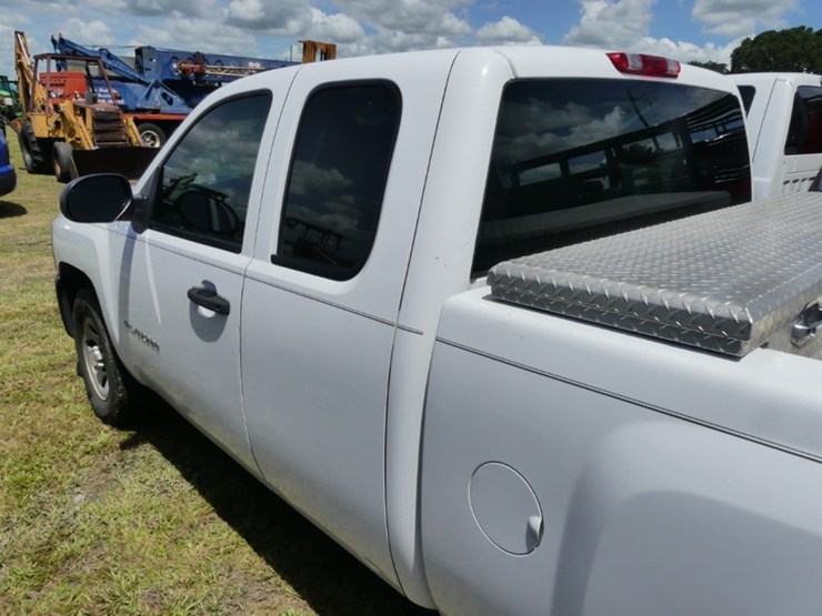 2011-chevrolet-silverado-image-8