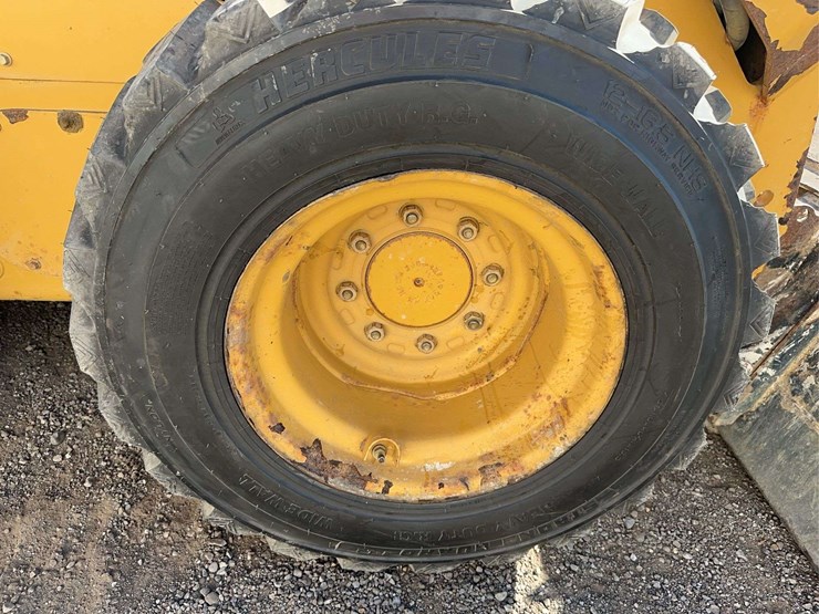 2018-caterpillar-262d-image-12