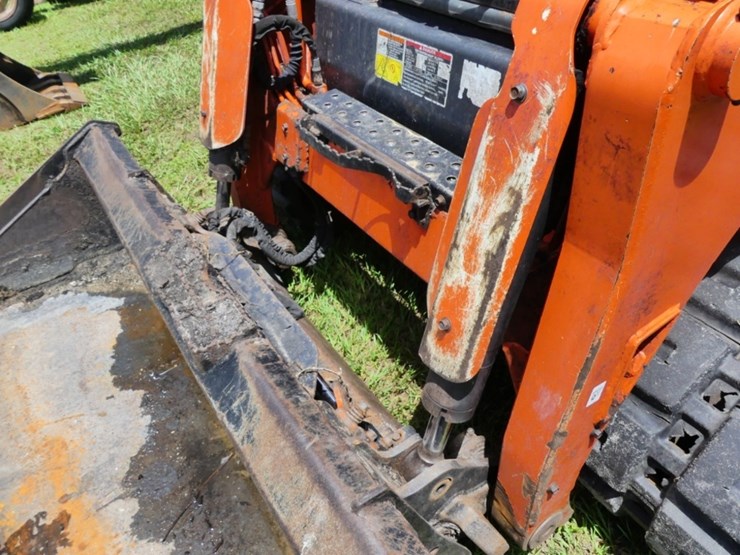 2021-kubota-svl97-2-image-11