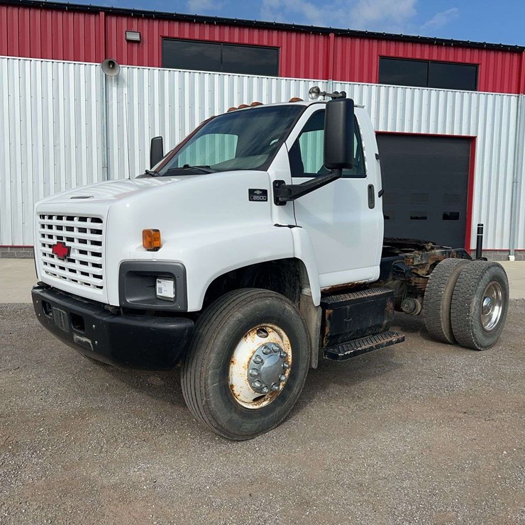 2005 Chevrolet C8500 Semi Truck