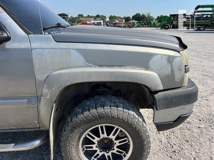 2006-chevrolet-silverado-2500hd-image-32