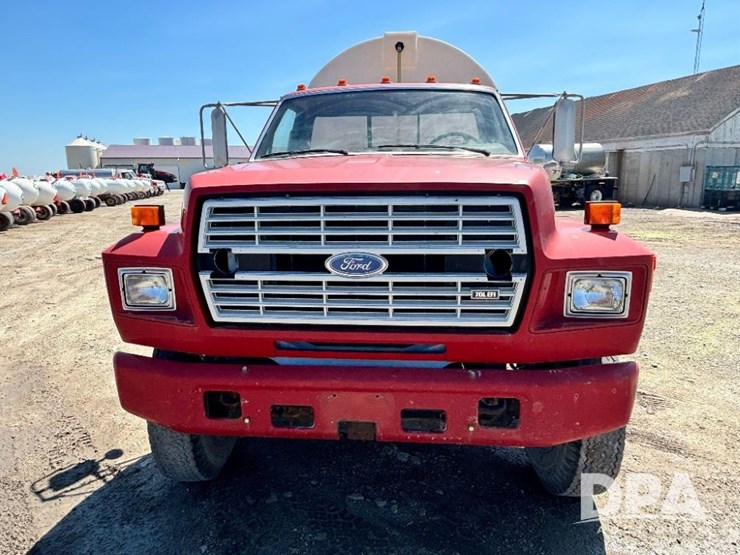 1992-ford-f700-image-3