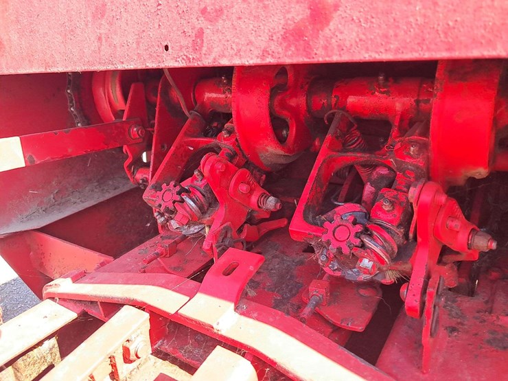 new-holland-315-image-15