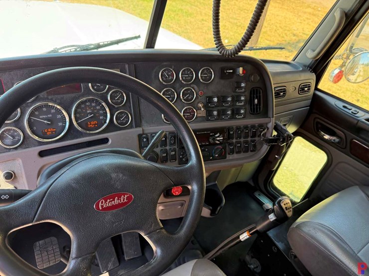 2015-peterbilt-367-image-7