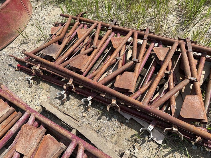 pallet-of-(3)-cattle-headlocks-image-3