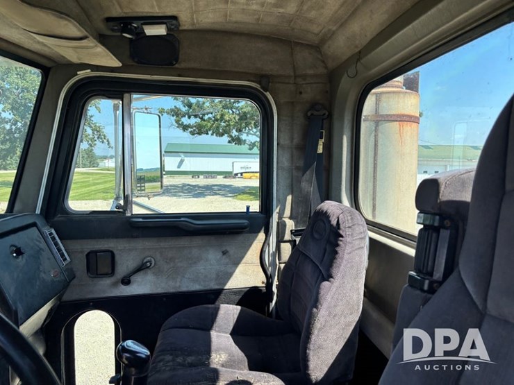 1999-peterbilt-385-image-63