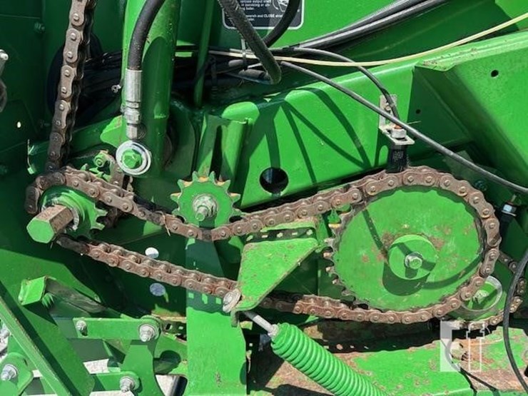 2019-john-deere-560m-image-8