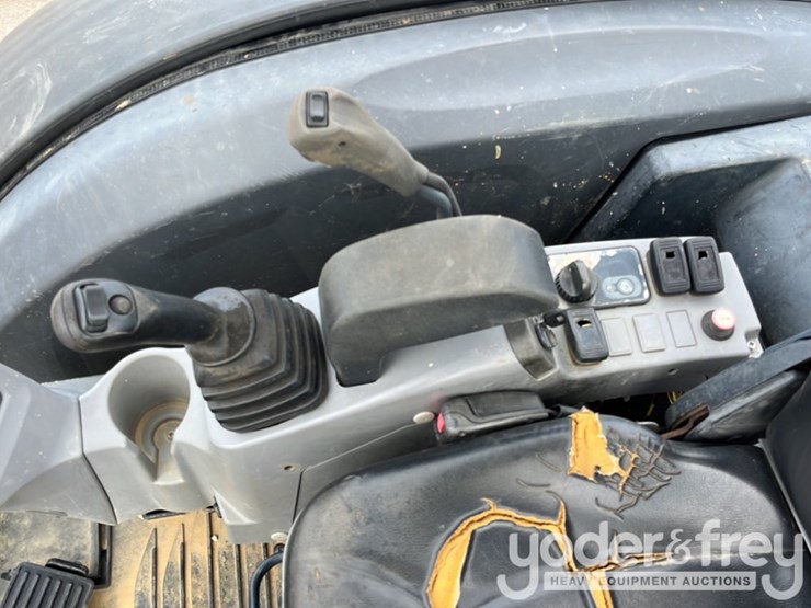 2019-kubota-kx040-4-image-35