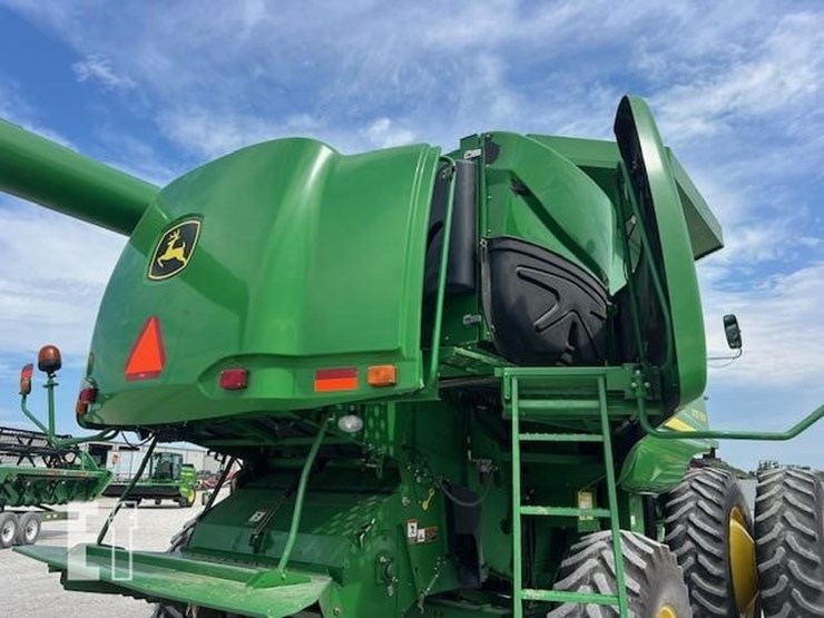 2011-john-deere-9770-sts-image-37