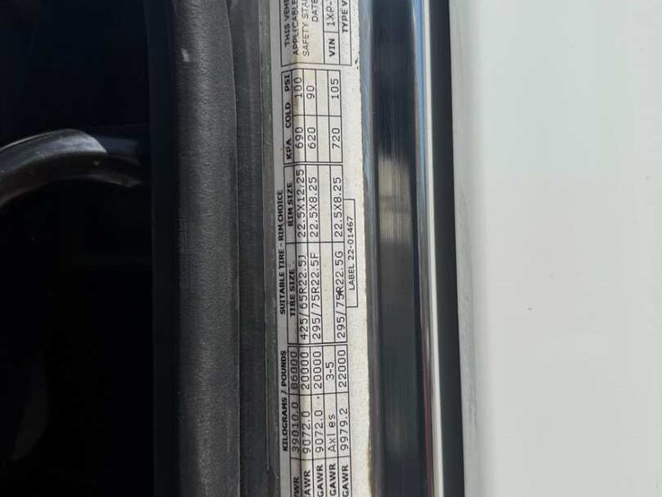 2016-peterbilt-367-image-11