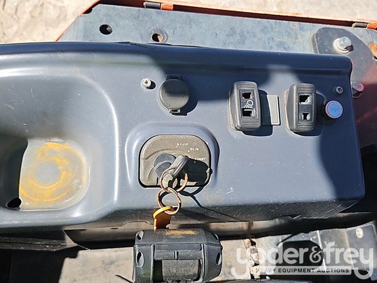 2018-kubota-r530-image-21
