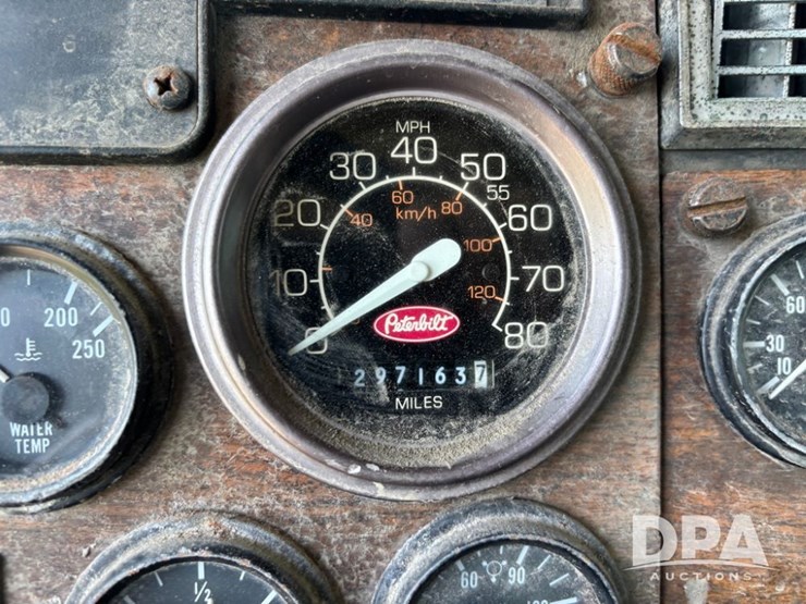 1999-peterbilt-385-image-71