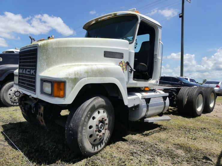 1999-mack-ch613-image-1