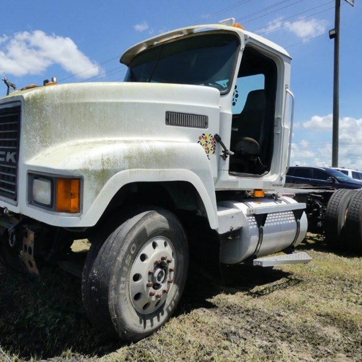 1999 MACK CH613