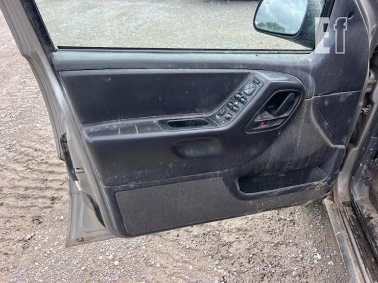 2001-jeep-grand-cherokee-laredo-image-33