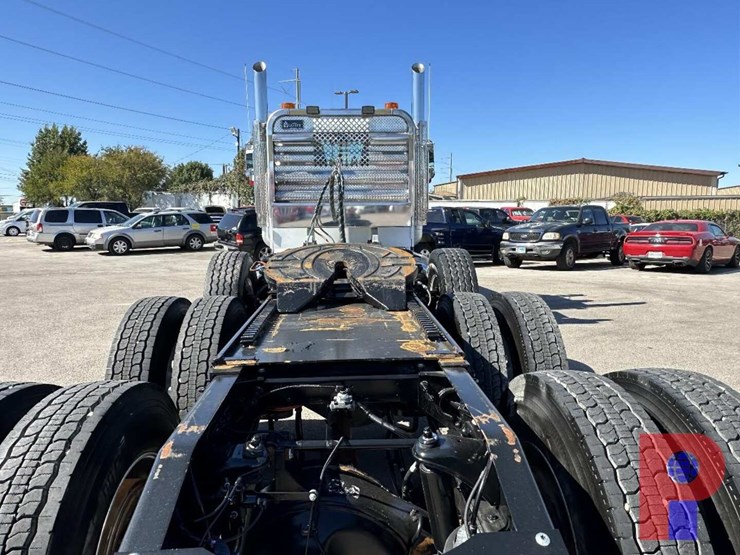 2014-peterbilt-388-image-5