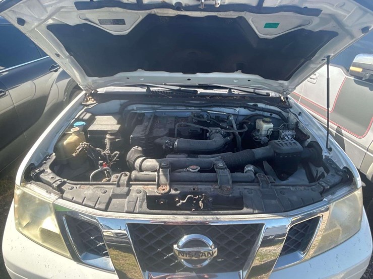 2015-nissan-frontier-sv-image-9