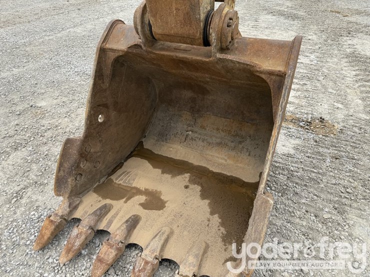 2004-caterpillar-318c-image-13