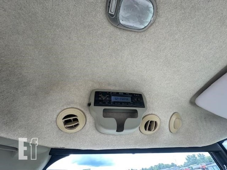 2011-john-deere-4720-image-35