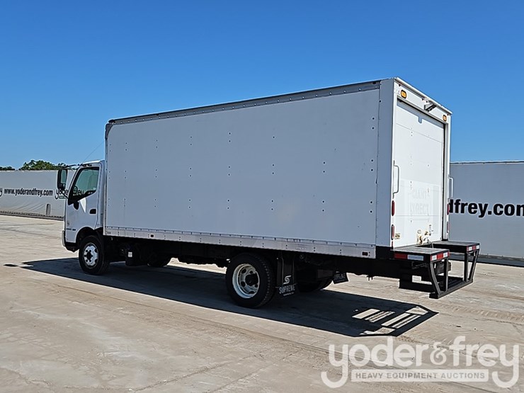 2019-hino-195-image-4