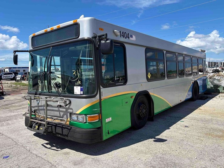 2014-gillig-low-floor-image-1