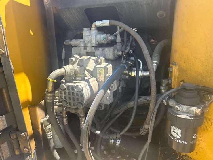 2006-deere-120c-image-13