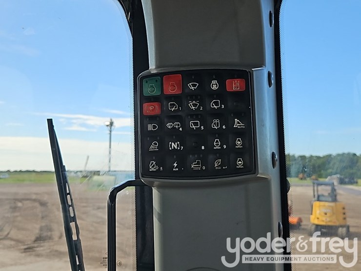 2022-deere-750l-image-35