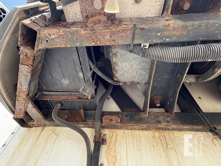 2006-utility-53'-x-102"-image-6