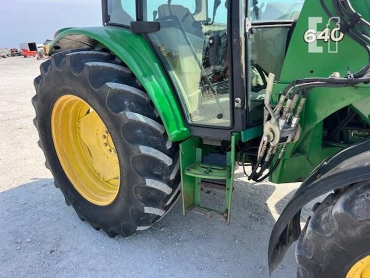john-deere-6415-image-26