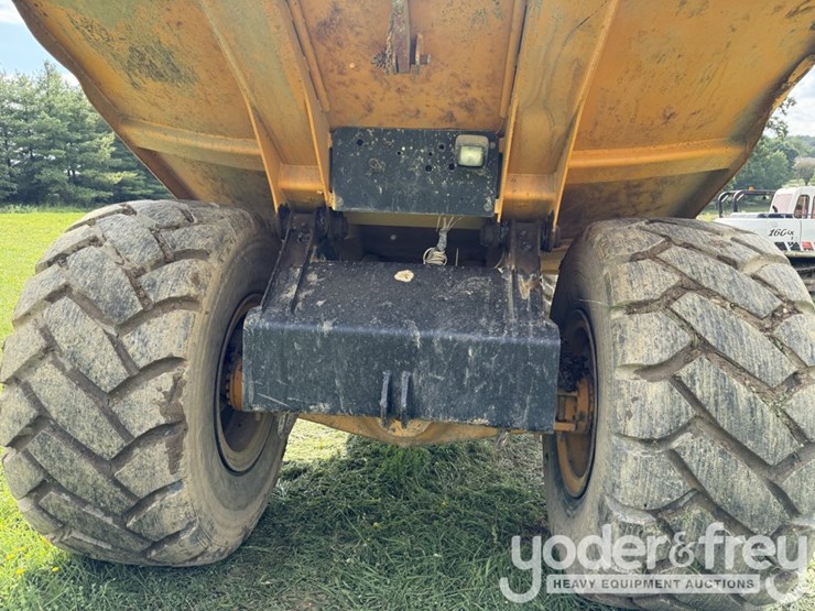 2005-jcb-718-image-18