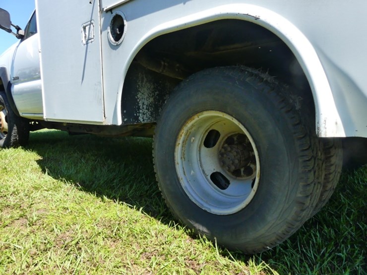 2003-chevrolet-3500-image-5