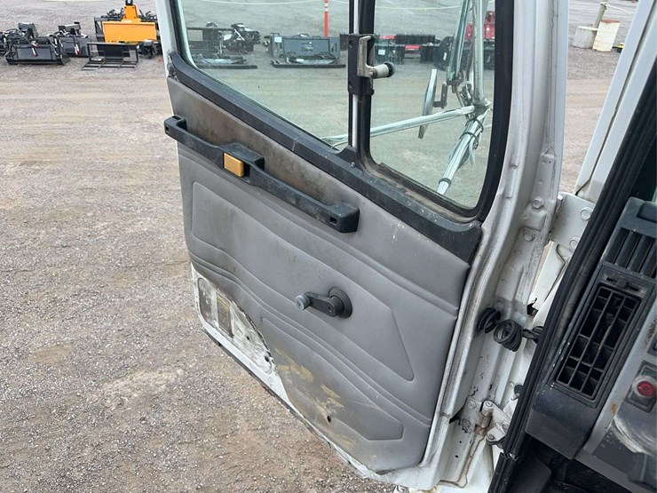 freightliner-fl70-image-48