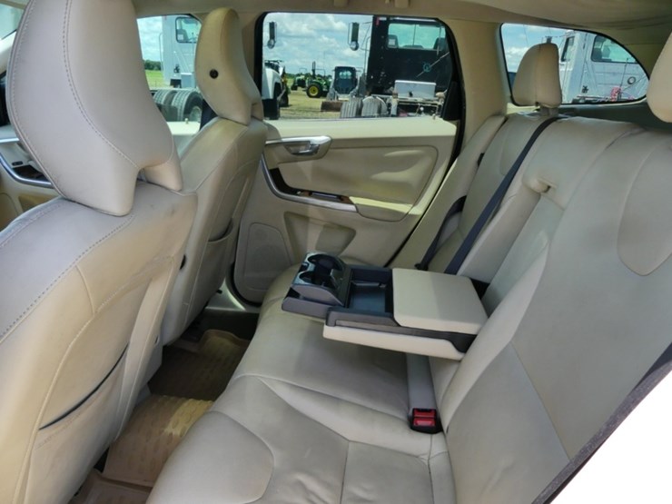 2015-volvo-xc60-image-7