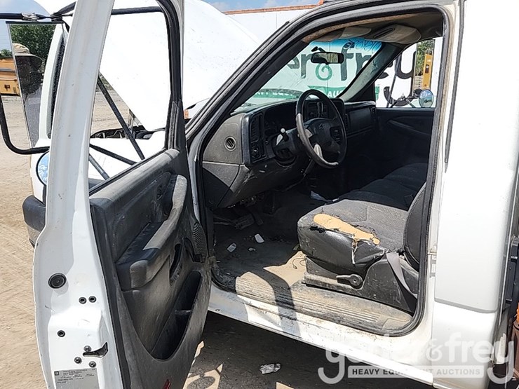 2007-chevrolet-3500-image-32