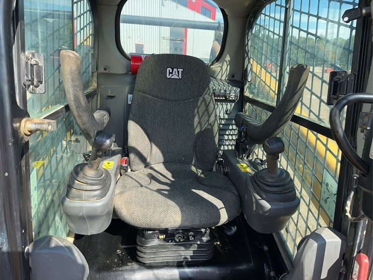 2018-caterpillar-262d-image-31