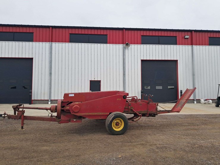 new-holland-310-image-1