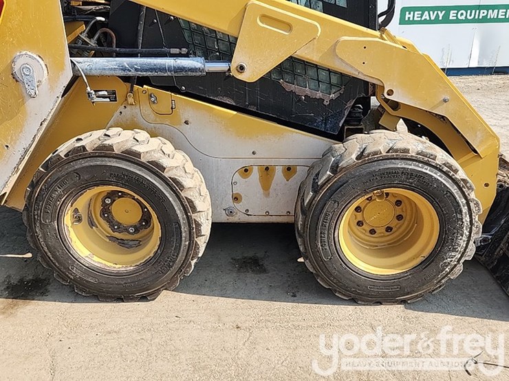 2023-caterpillar-246d3-image-7