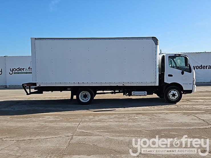 2019-hino-195-image-6
