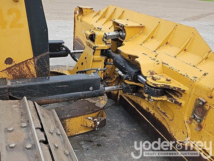2016-caterpillar-d6k2-lgp-image-15