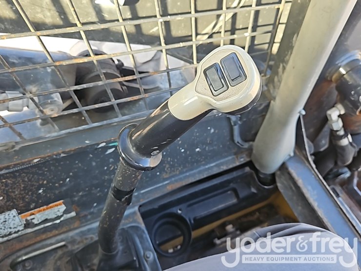 2020-new-holland-l234-image-21