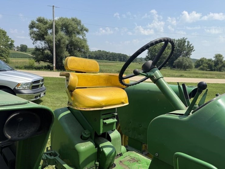 john-deere-3010-image-9