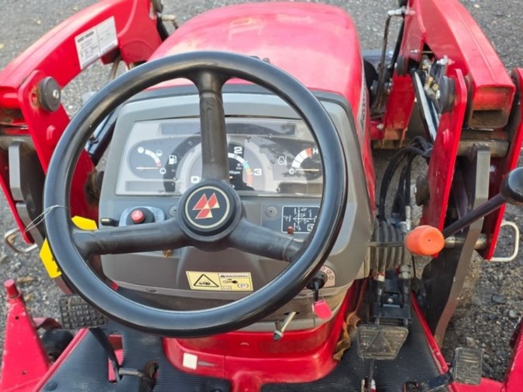 2017-massey-ferguson-gc1705-image-37
