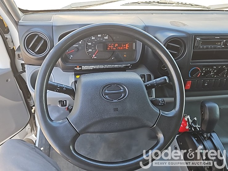 2019-hino-195-image-40