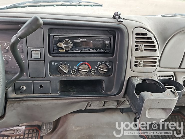 1997-gmc-3500-image-27