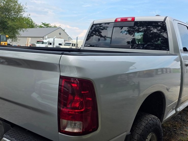 2011-dodge-2500-image-22