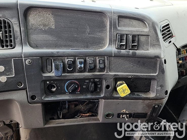 1998-ford-l9000-image-30