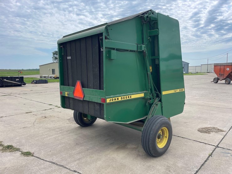john-deere-530-image-3