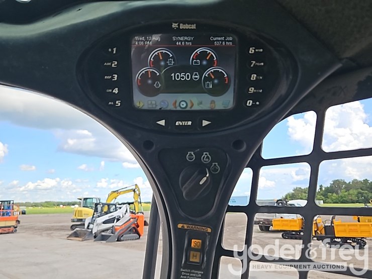 2019-bobcat-t740-image-19