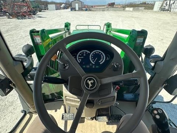 2014-john-deere-6125r-image-22