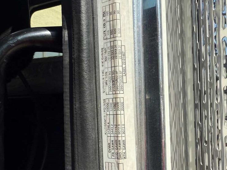 2013-peterbilt-367-image-7
